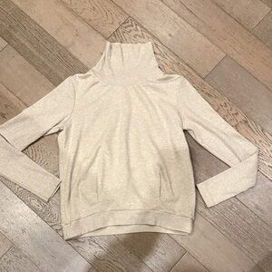 ALO Yoga Women’s Clarity Turtleneck Sweatshirt in Oatmeal Size Medium